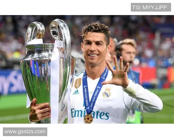 C罗不仅是足球明星更是唱歌达人展现多才多艺的魅力