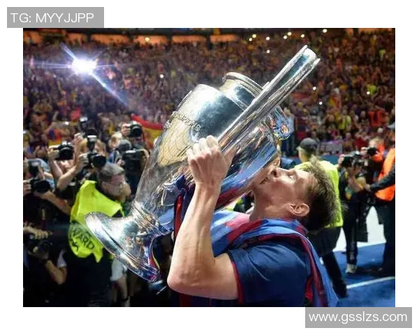 七十年风云足球传奇明星回顾与辉煌成就展现 七十年风云足球传奇明星回顾与辉煌成就展现