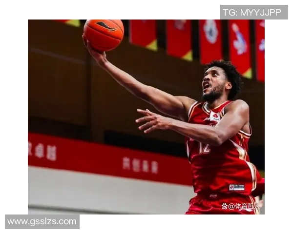 上海篮球队在邀请赛中以66分稳居积分榜首位展现强劲实力