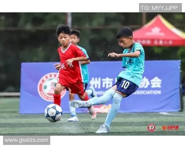 广州足球队逆袭之路揭秘世界锦标赛背后的拼搏与荣耀 广州足球队逆袭之路揭秘世界锦标赛背后的拼搏与荣耀