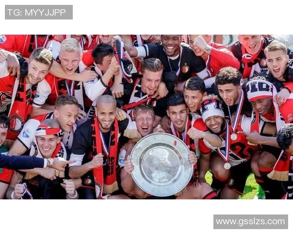 荷兰足球明星17号球员的辉煌历程与传奇瞬间回顾 荷兰足球明星17号球员的辉煌历程与传奇瞬间回顾